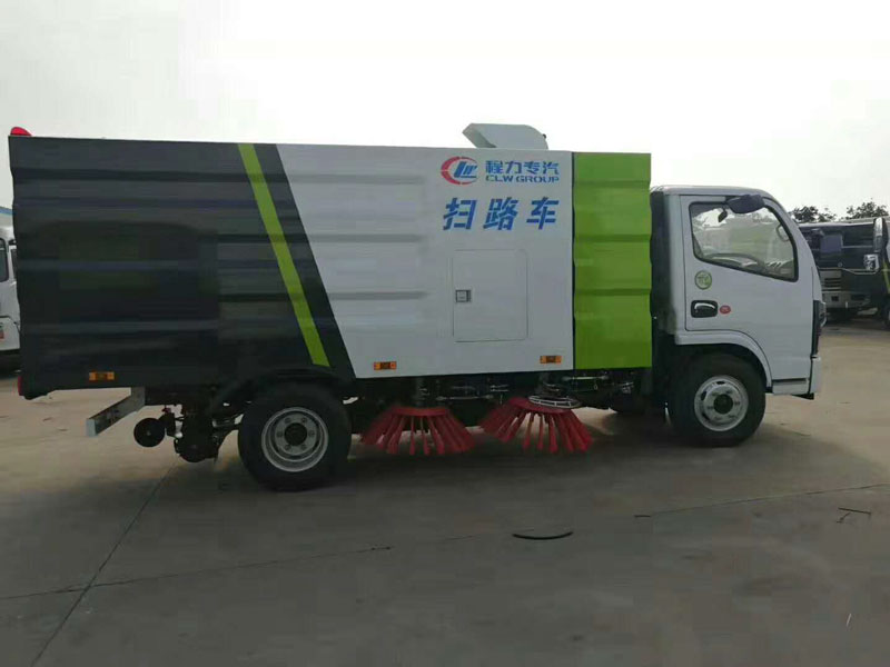 CLW5070TSLE6国六小多利卡5吨扫路车