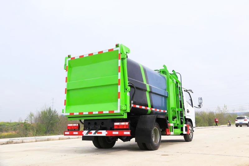 程力国六蓝牌东风小多利卡侧装压缩垃圾车|自装卸式垃圾车（6-8方）